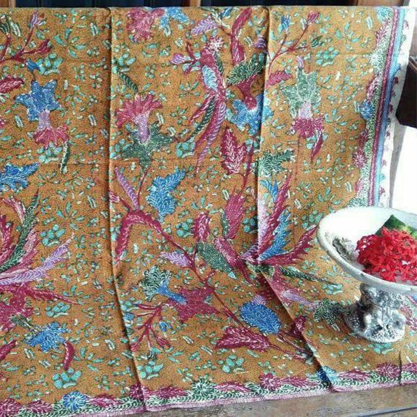 Vintage Indonesian Hand Drawn Batik Lawas Tiga Negri Semarangan Kain