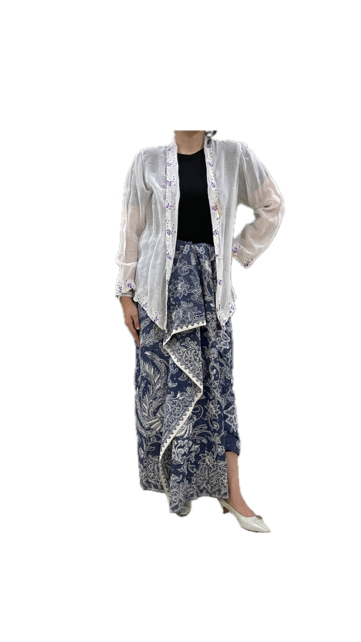 Antique Batik Tulis Tiga Negeri Kelengan – Blue & White Peacock Floral Motif – Hand-Drawn Indonesian Vintage Textile