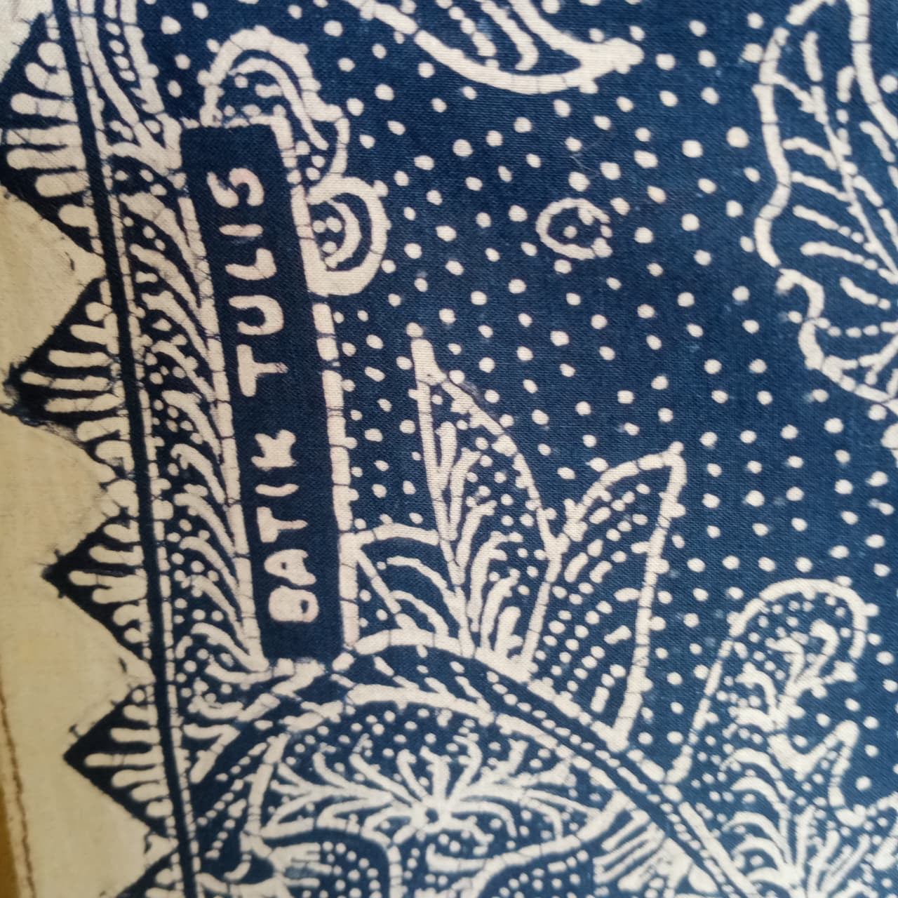 Antique Batik Tulis Tiga Negeri Kelengan – Blue & White Peacock Floral Motif – Hand-Drawn Indonesian Vintage Textile