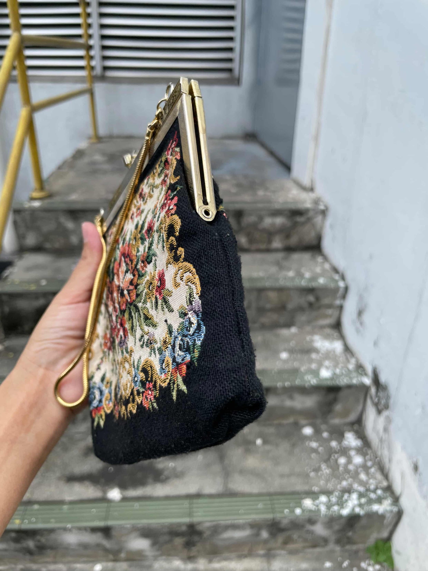 Exquisite Vintage Floral Tapestry Frame Bag with Gold Snake Chain