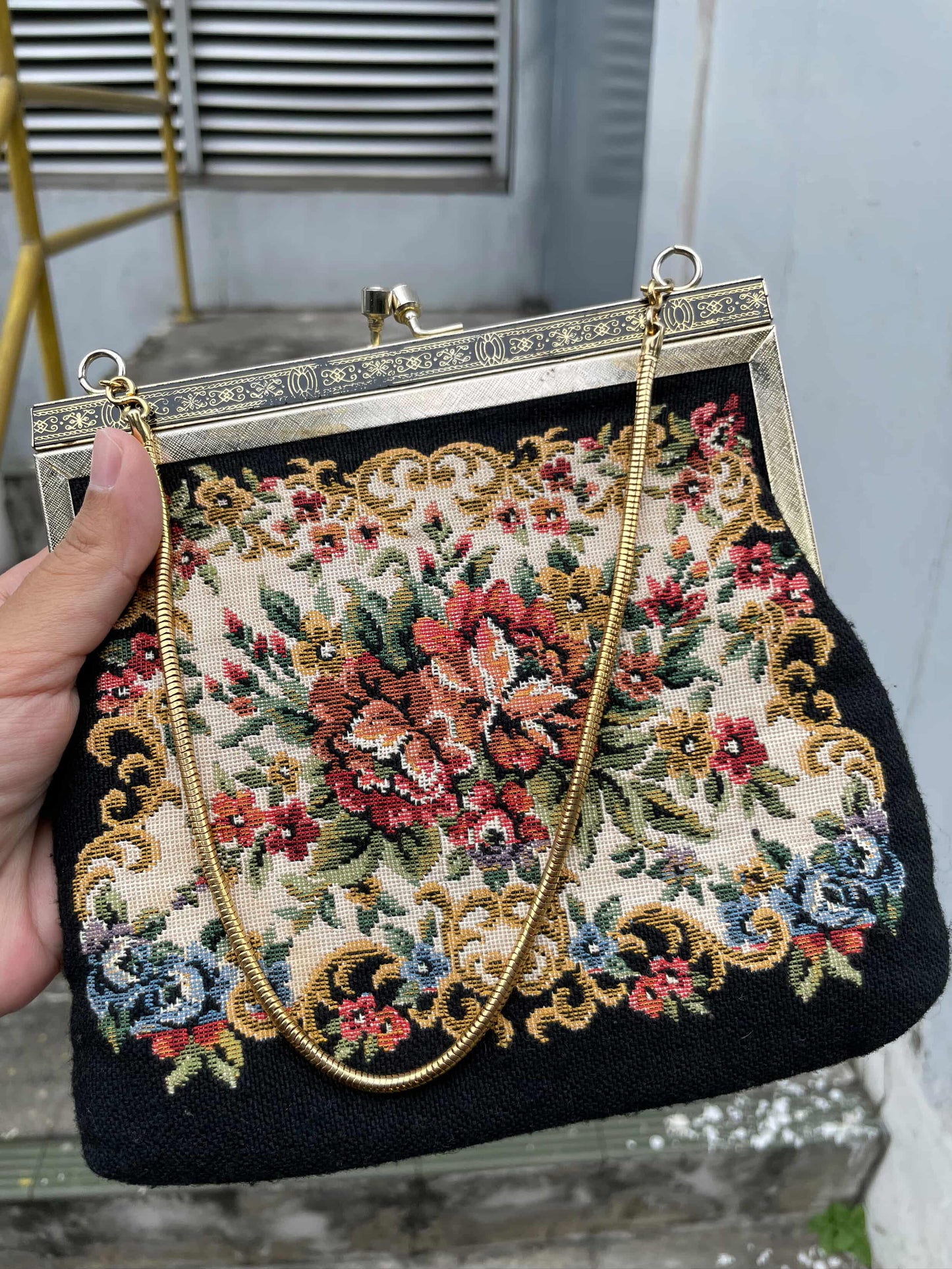 Exquisite Vintage Floral Tapestry Frame Bag with Gold Snake Chain