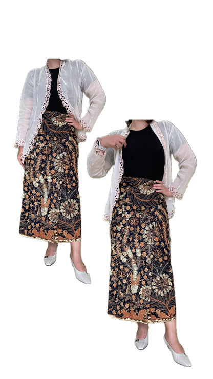 Antique Batik Tulis Pekalongan "Galaran Merak" – Blue Ground Floral Garden Motif – Hand-Drawn Indonesian Heritage Textile