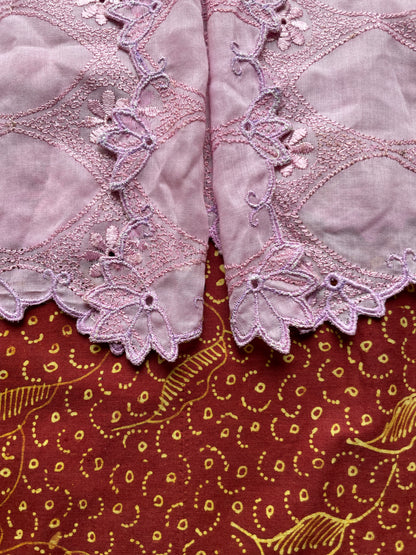 (M) Pink Peranakan Encim Old Kebaya – Classic Elegance from the Past Kebaya Lawas Encim Peranakan Pink – Keanggunan Klasik dari Masa Lalu (Lemari Lawas)