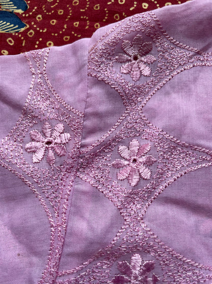 (M) Pink Peranakan Encim Old Kebaya – Classic Elegance from the Past Kebaya Lawas Encim Peranakan Pink – Keanggunan Klasik dari Masa Lalu (Lemari Lawas)