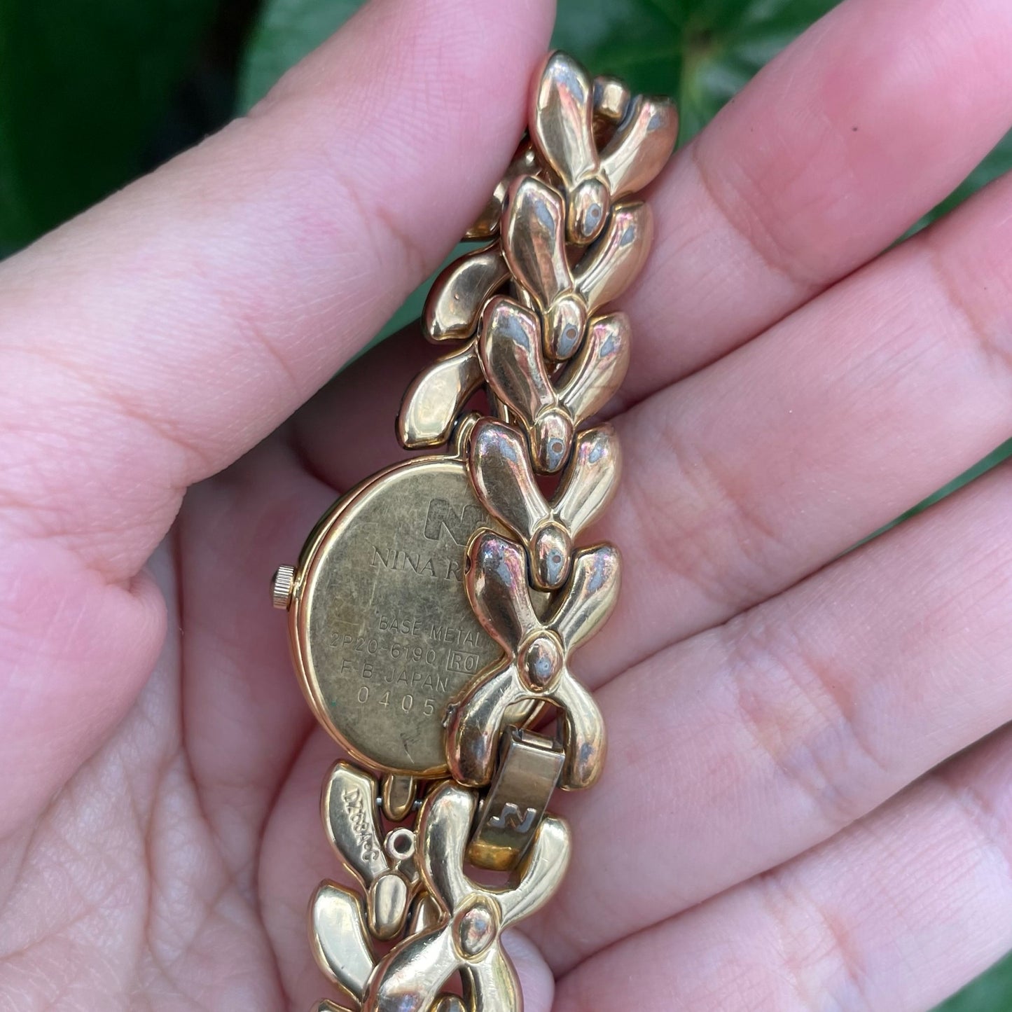 1980s 2P20-6190 Gold Accent Watch