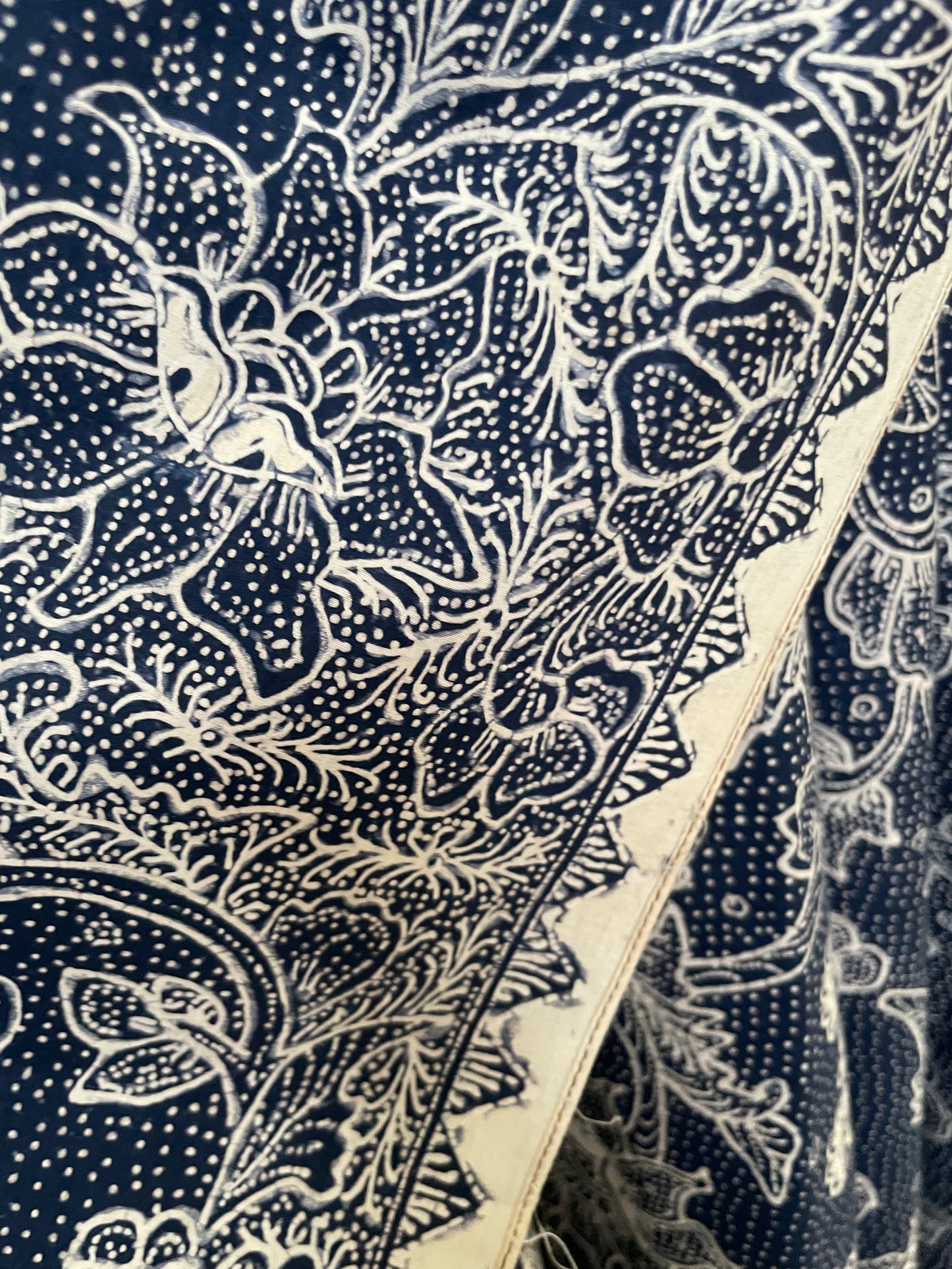 Antique Batik Tulis Tiga Negeri Kelengan – Blue & White Peacock Floral Motif – Hand-Drawn Indonesian Vintage Textile
