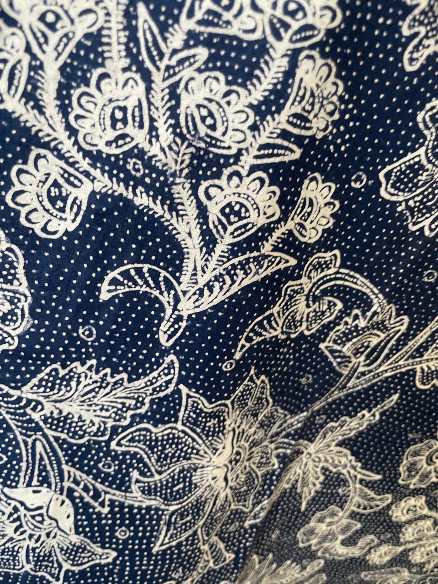 Antique Batik Tulis Tiga Negeri Kelengan – Blue & White Peacock Floral Motif – Hand-Drawn Indonesian Vintage Textile