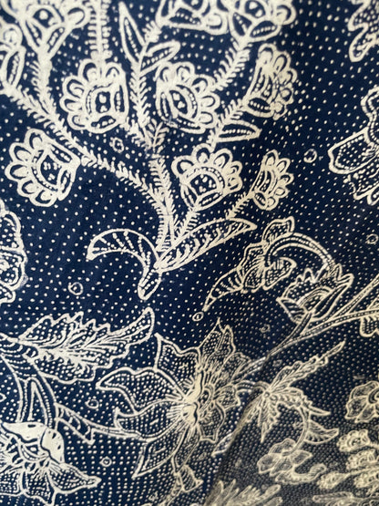 Antique Batik Tulis Tiga Negeri Kelengan – Blue & White Peacock Floral Motif – Hand-Drawn Indonesian Vintage Textile