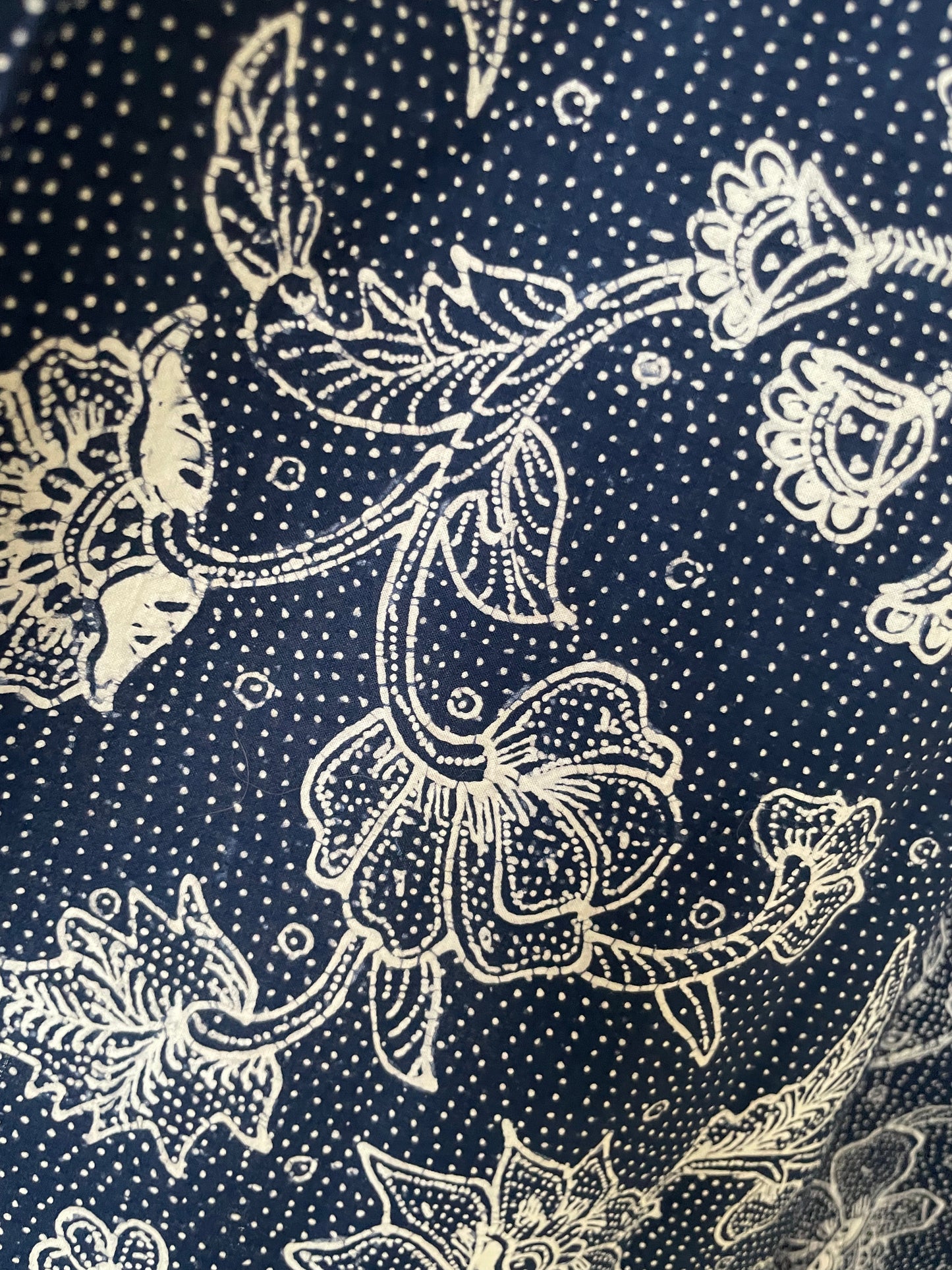 Antique Batik Tulis Tiga Negeri Kelengan – Blue & White Peacock Floral Motif – Hand-Drawn Indonesian Vintage Textile