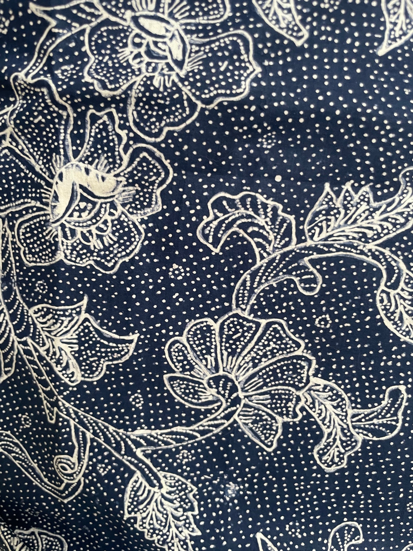 Antique Batik Tulis Tiga Negeri Kelengan – Blue & White Peacock Floral Motif – Hand-Drawn Indonesian Vintage Textile