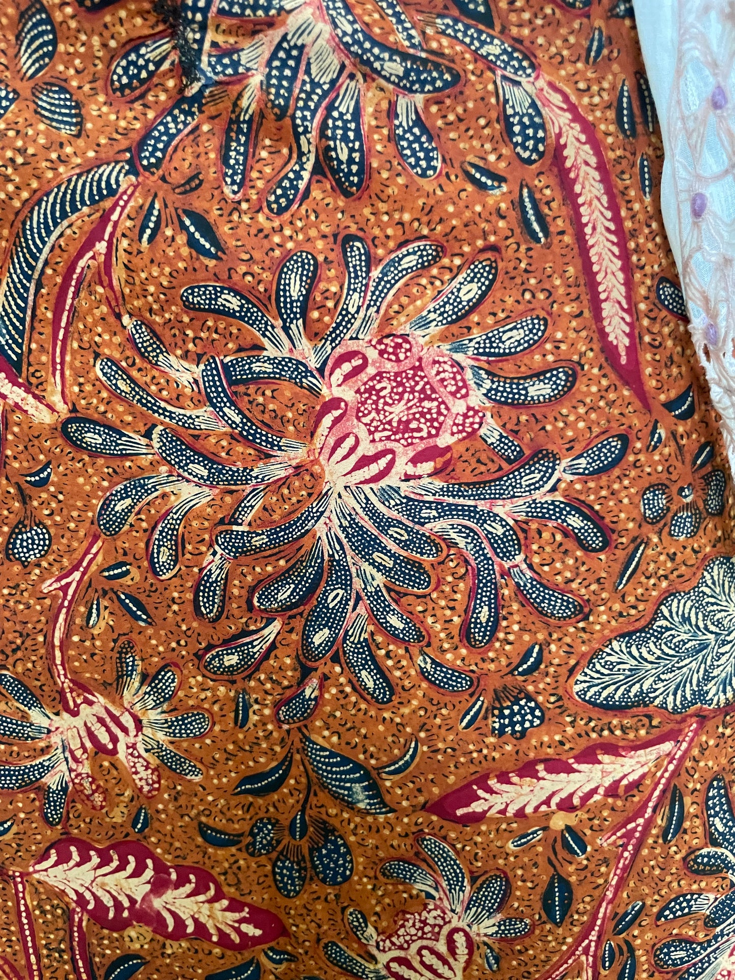 Vintage Batik Tulis Tiga Negeri “Waru Halus” by Tjoa Tjoen Tiang (Totot) – Second Generation Peranakan Masterpiece