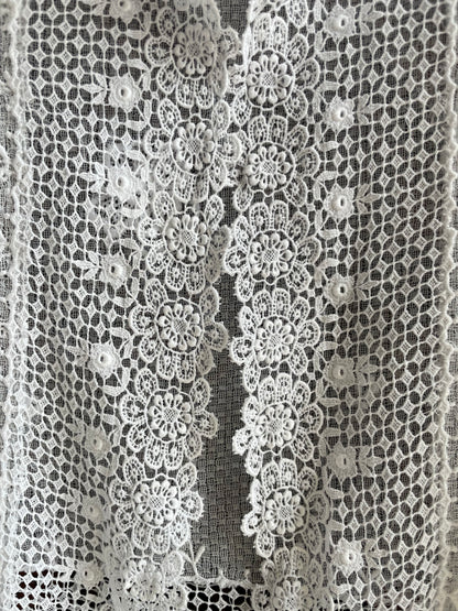 (XS) White Peranakan Encim Old Kebaya with Embroidery – Elegant Heritage Touch Kebaya Lawas Encim Peranakan Putih Bordir – Sentuhan Anggun Warisan Leluhur 2