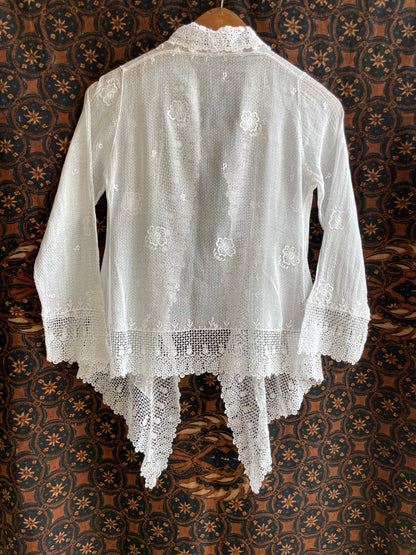 (XS) White Peranakan Encim Old Kebaya with Embroidery – Elegant Heritage Touch Kebaya Lawas Encim Peranakan Putih Bordir – Sentuhan Anggun Warisan Leluhur 2