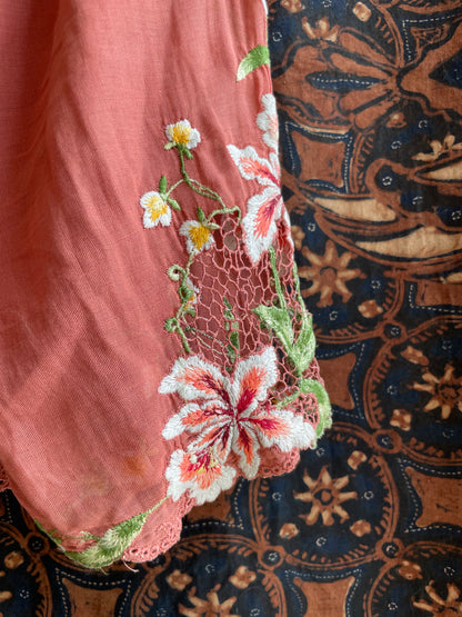 (S) Orange Old Encim Kebaya with Embroidery – Classic Charm with a Timeless Story Kebaya Encim Lawas Oranye Bordir – Pesona Klasik dengan Kisah Waktu