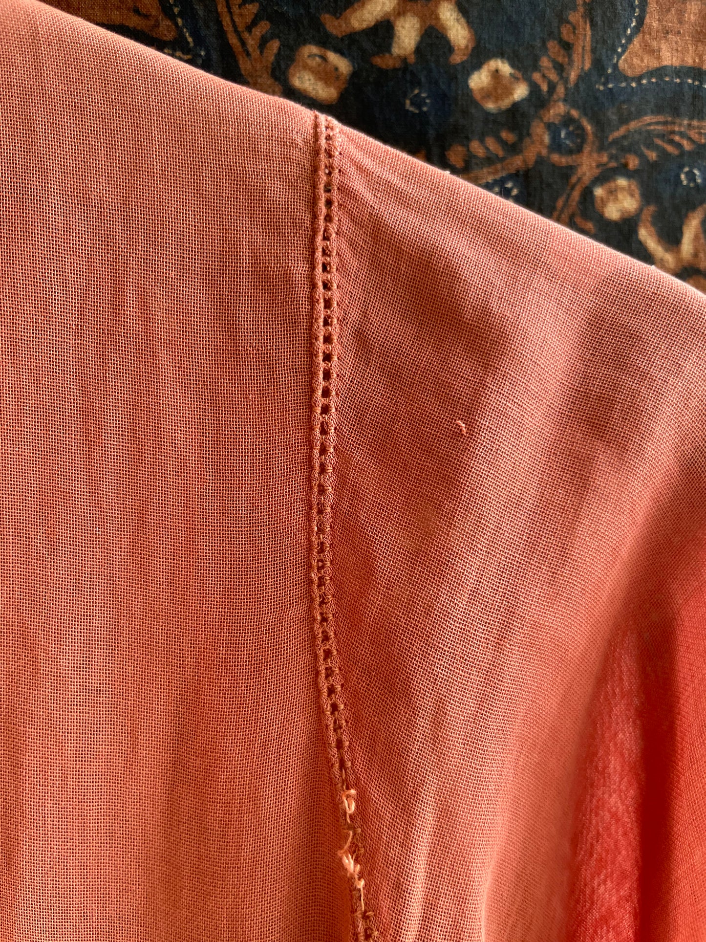 (S) Orange Old Encim Kebaya with Embroidery – Classic Charm with a Timeless Story Kebaya Encim Lawas Oranye Bordir – Pesona Klasik dengan Kisah Waktu