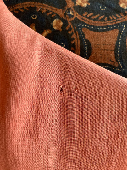 (S) Orange Old Encim Kebaya with Embroidery – Classic Charm with a Timeless Story Kebaya Encim Lawas Oranye Bordir – Pesona Klasik dengan Kisah Waktu