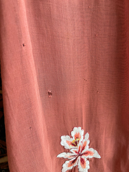 (S) Orange Old Encim Kebaya with Embroidery – Classic Charm with a Timeless Story Kebaya Encim Lawas Oranye Bordir – Pesona Klasik dengan Kisah Waktu