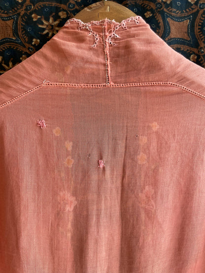 (S) Orange Old Encim Kebaya with Embroidery – Classic Charm with a Timeless Story Kebaya Encim Lawas Oranye Bordir – Pesona Klasik dengan Kisah Waktu