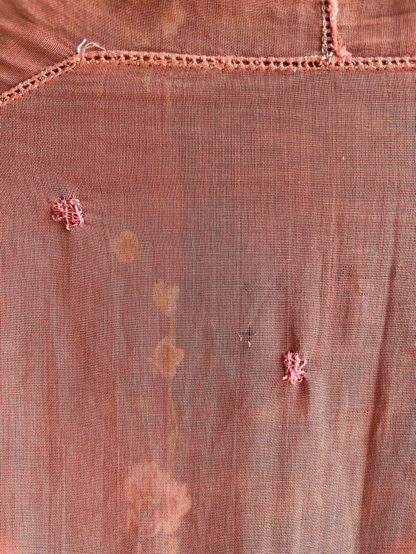 (S) Orange Old Encim Kebaya with Embroidery – Classic Charm with a Timeless Story Kebaya Encim Lawas Oranye Bordir – Pesona Klasik dengan Kisah Waktu
