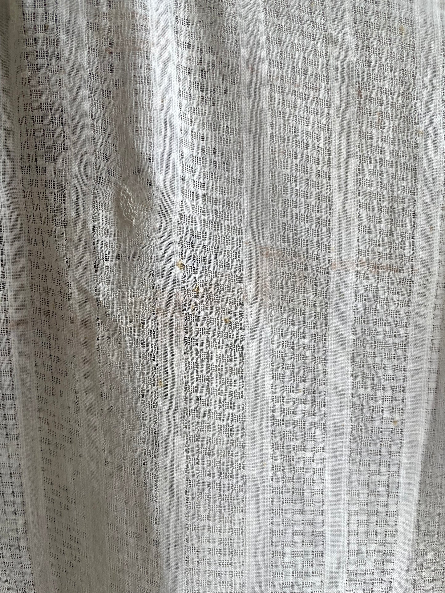 (XS) White Peranakan Encim Old Kebaya with Embroidery – Elegant Heritage Touch Kebaya Lawas Encim Peranakan Putih Bordir – Sentuhan Anggun Warisan Leluhur