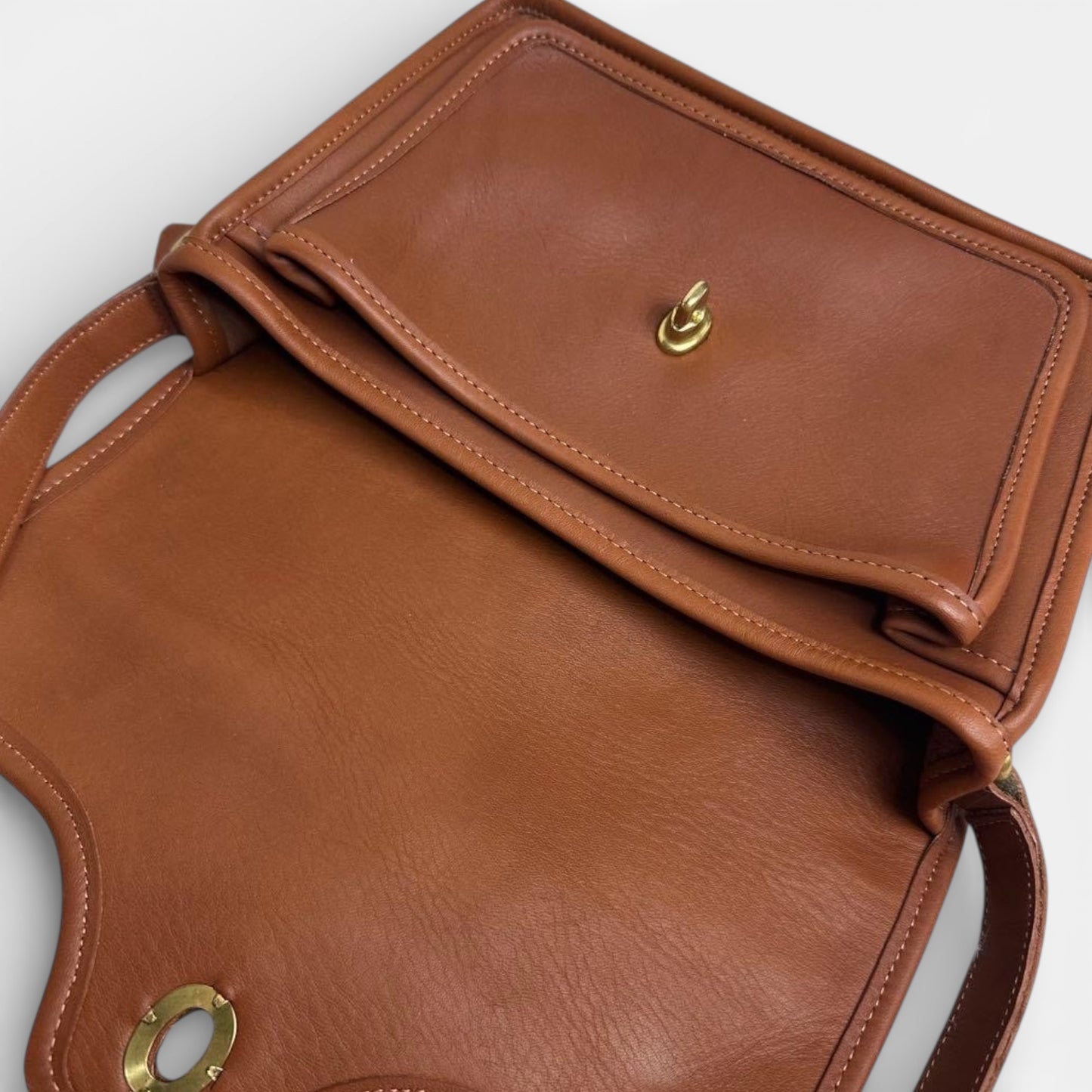 RARE Vintage O L D C O A C H  Kent Crossbody Bag 330 – Made in USA (Rich British Tan)