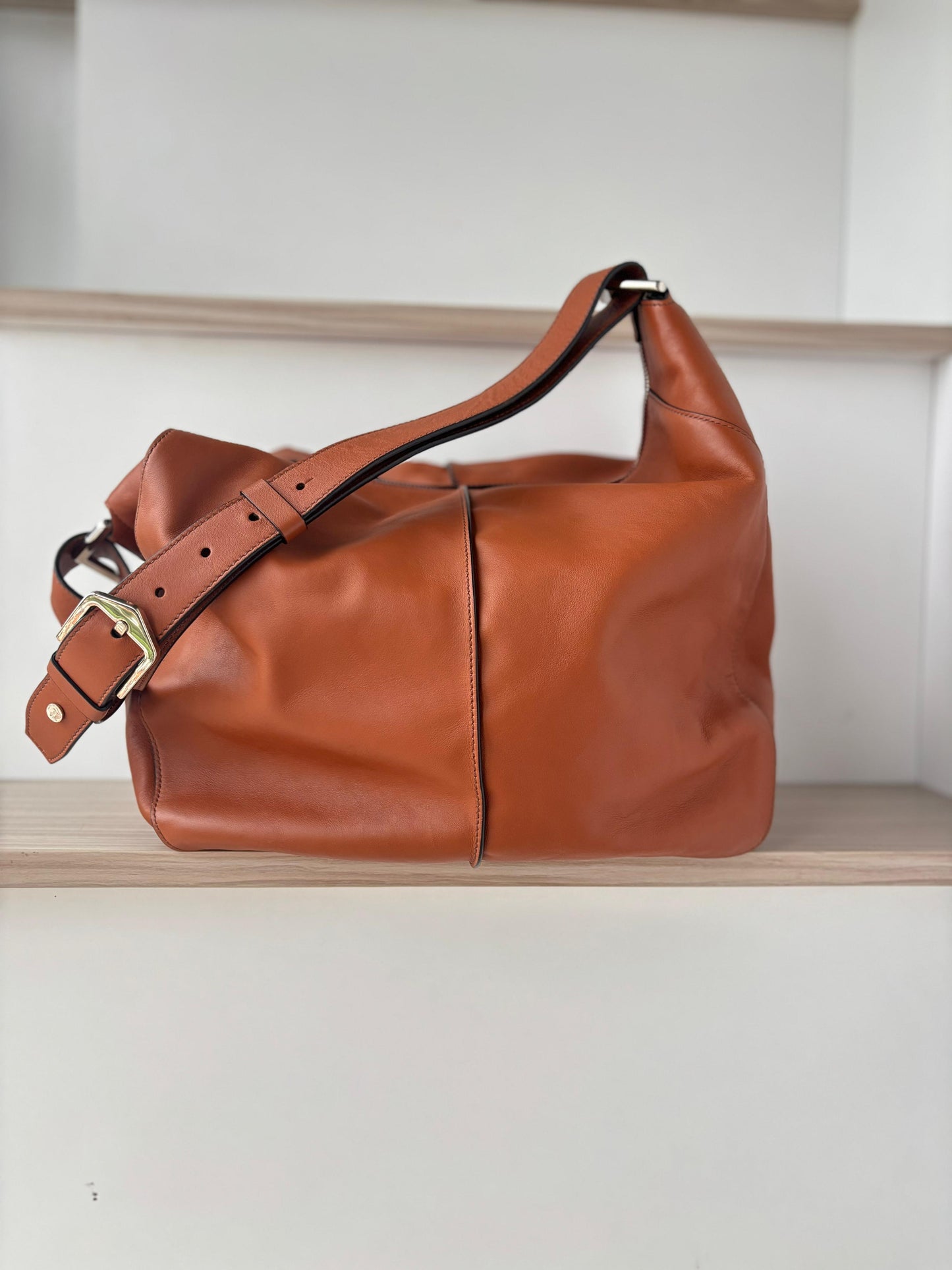 Tod’s Pebbled Leather Hobo Shoulder Bag Tan Brown Large
