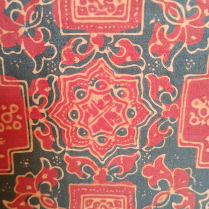 Antique Batik Tulis Jambi "Kaca Piring" – Hand-Drawn Sumatran Heritage Textile – Vintage Indonesian Batik