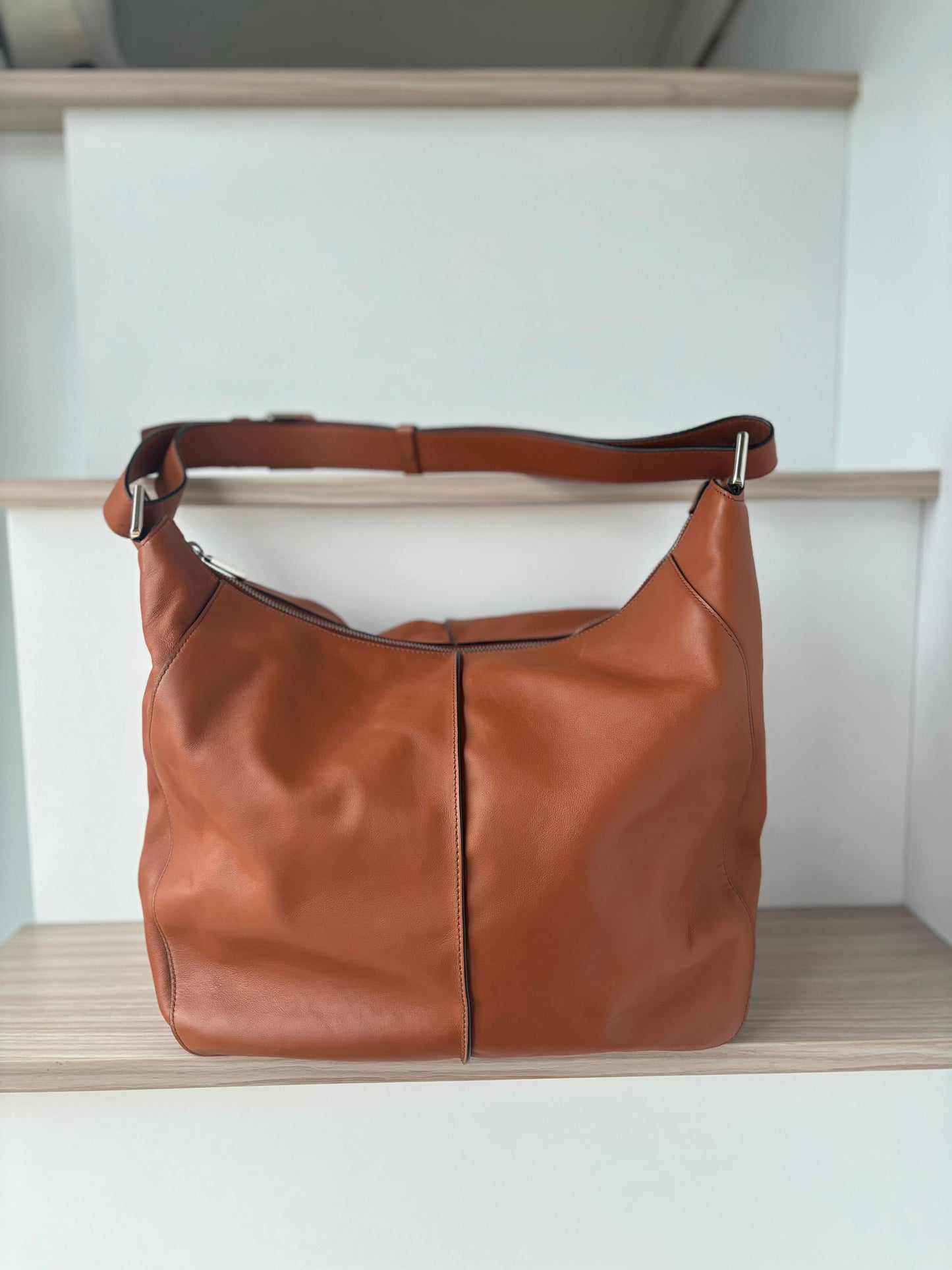 Tod’s Pebbled Leather Hobo Shoulder Bag Tan Brown Large