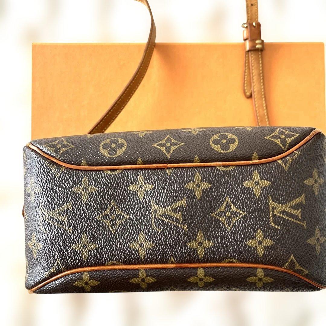 L O U I S V U I T T O N Vintage Monogram Blois Shoulder Bag M51221