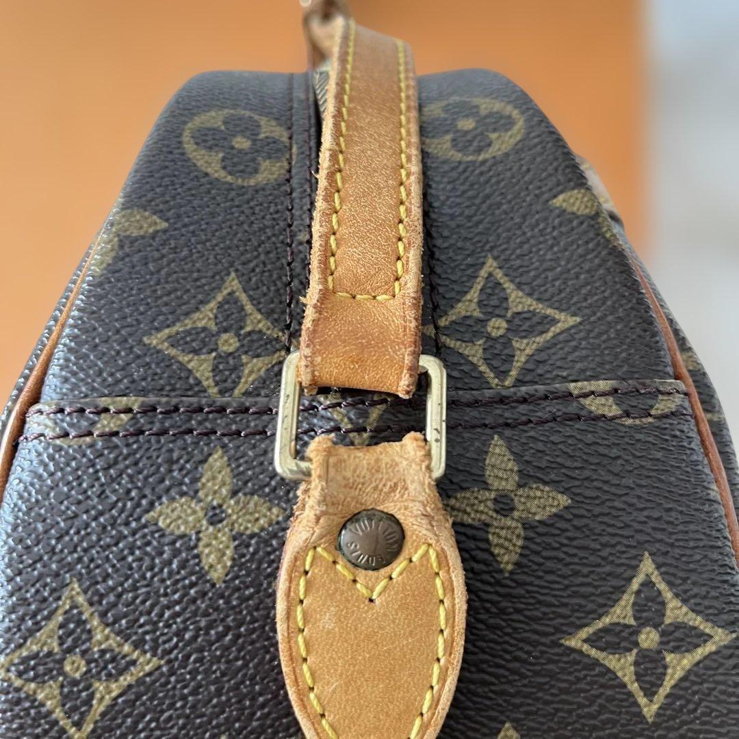 L O U I S V U I T T O N Vintage Monogram Blois Shoulder Bag M51221