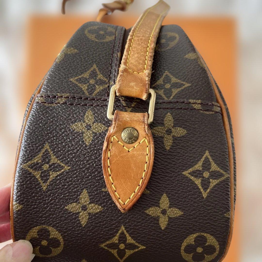 L O U I S V U I T T O N Vintage Monogram Blois Shoulder Bag M51221