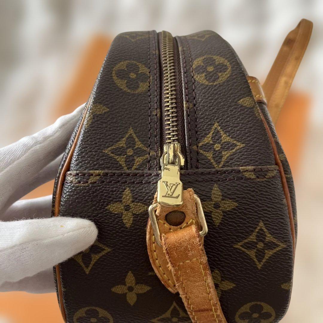 L O U I S V U I T T O N Vintage Monogram Blois Shoulder Bag M51221