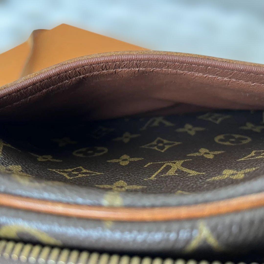 L O U I S V U I T T O N Vintage Monogram Blois Shoulder Bag M51221