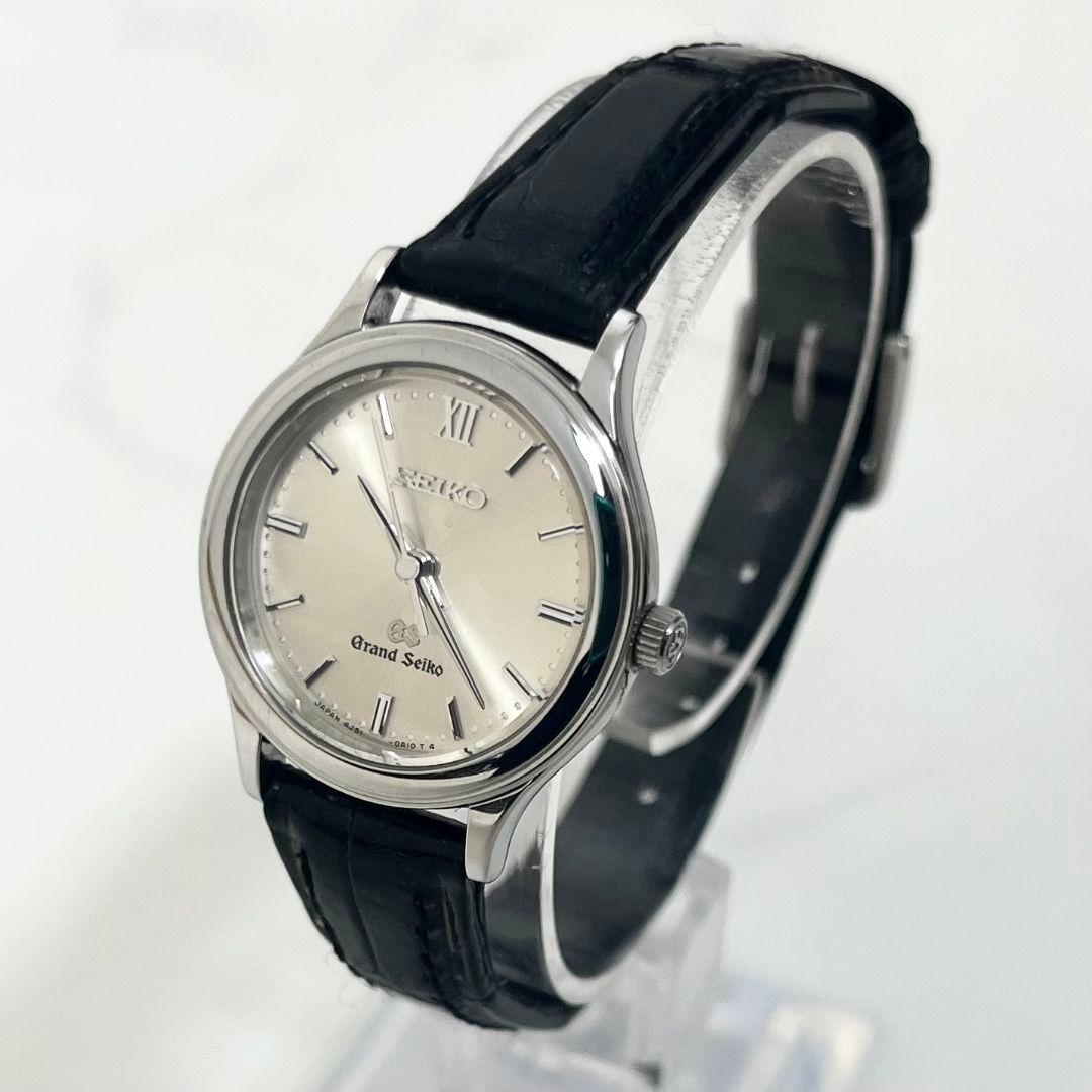 Vintage G R A N D S E I K O  Classic Round Quartz Watch – Minimalist Analog Design