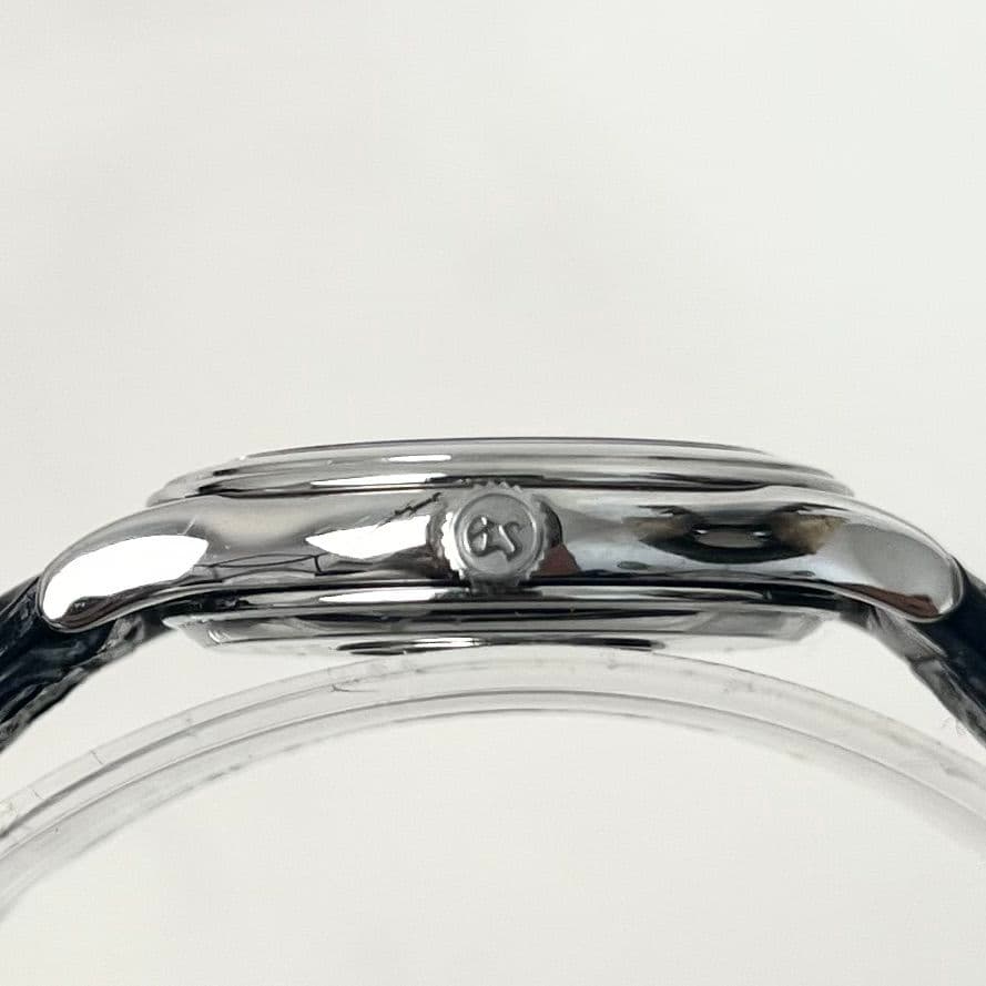 Vintage G R A N D S E I K O  Classic Round Quartz Watch – Minimalist Analog Design