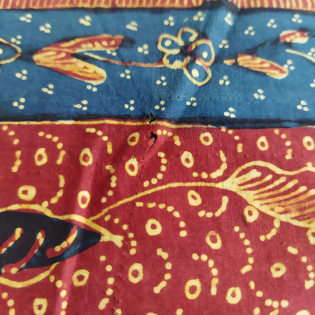 Vintage Goan Saroong With Cecek Background