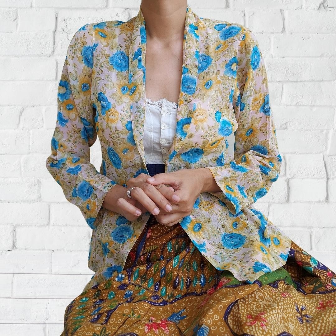 Kebaya Encim Bunga Kuning