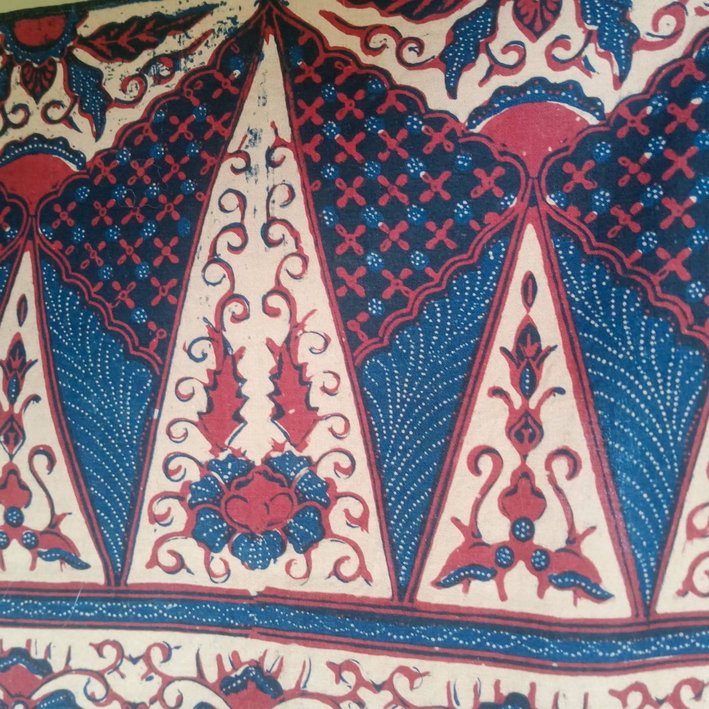 Sogan Cap Motif Tegel Batik