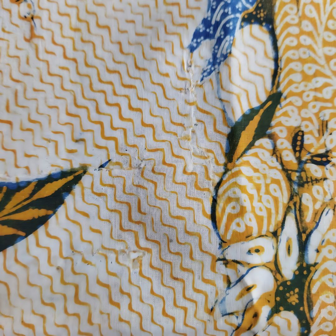 Vintage Dutch Saroong With Pakis Background
