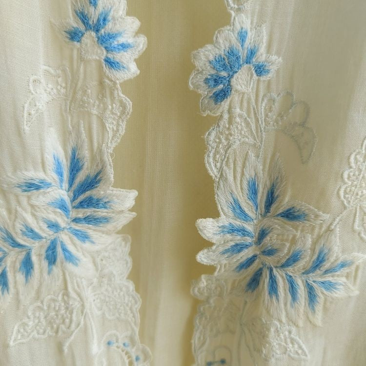 (L) Vintage White Blue Embroidery Encim Kebaya