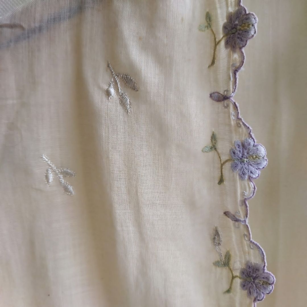 Vintage Cream Simple Kebaya
