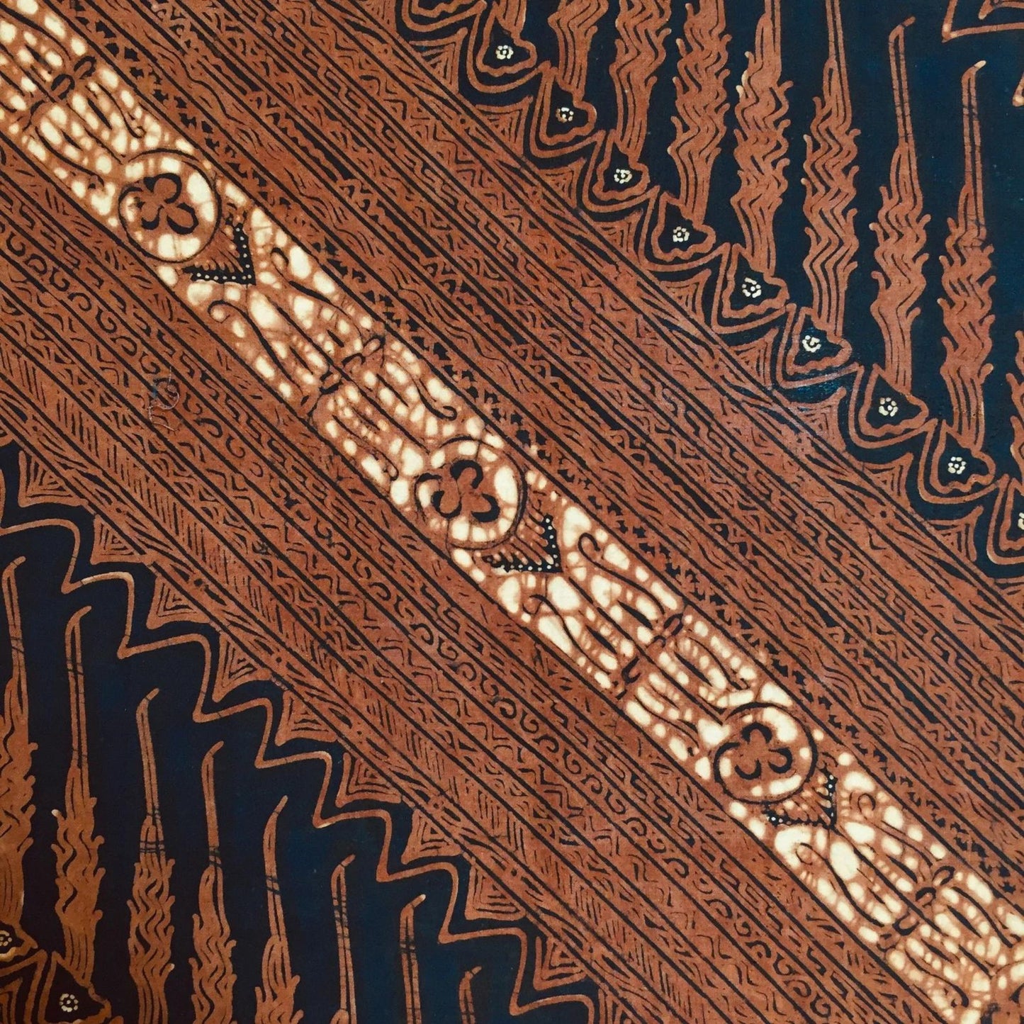 Vintage Indonesian Hand Drawn Javanese Rare Motif Batik Sogan Solo from the 90s Saroong
