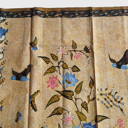 Vintage Dutch Saroong With Pakis Background
