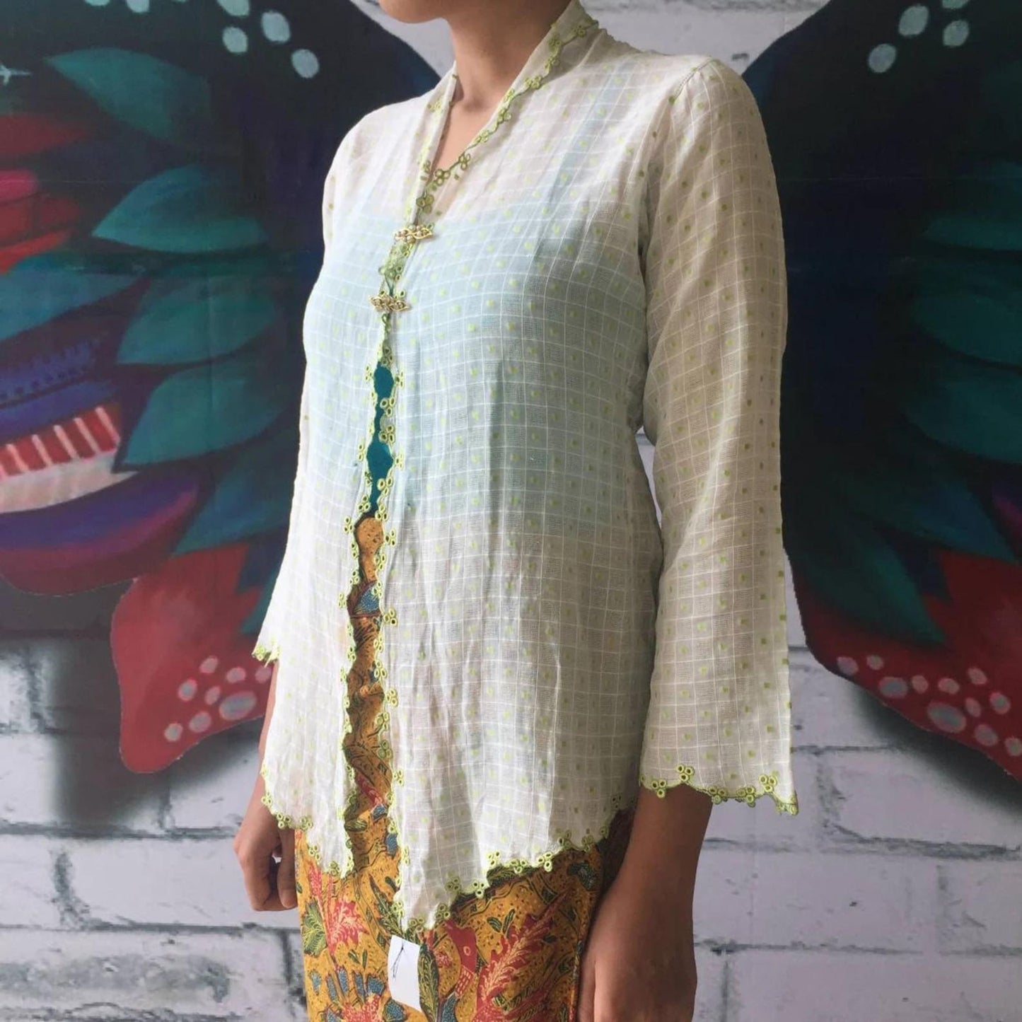 Vintage Indonesian White and Green Kebaya with Simple Circle Embroidery