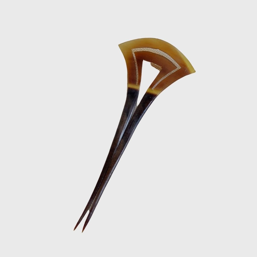 Old New With Tag Hartshorn Triangle Hairpin