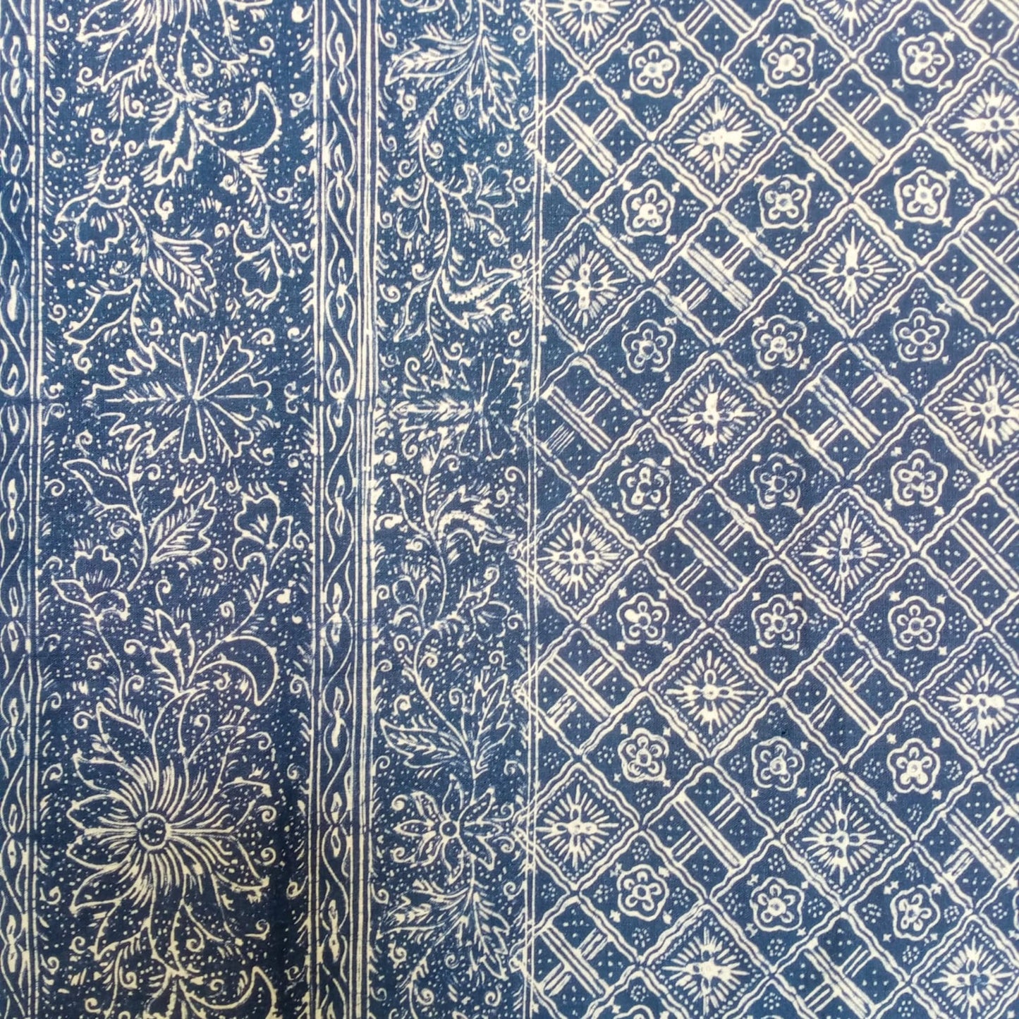 1980s Tumpal Pasung Blue Dandelion Flower Saroong Shawl