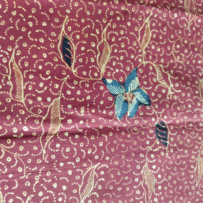 Vintage Goan Saroong With Cecek Background