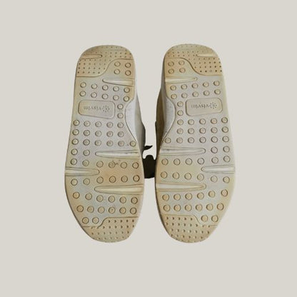 2000s Plain Leather Suede Cream Sneakers