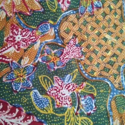 Vintage Peranakan Hand Drawn Tiga Negeri Sarong Batik in Green (Bianjoe) Sekarjagad (World of Flowers)