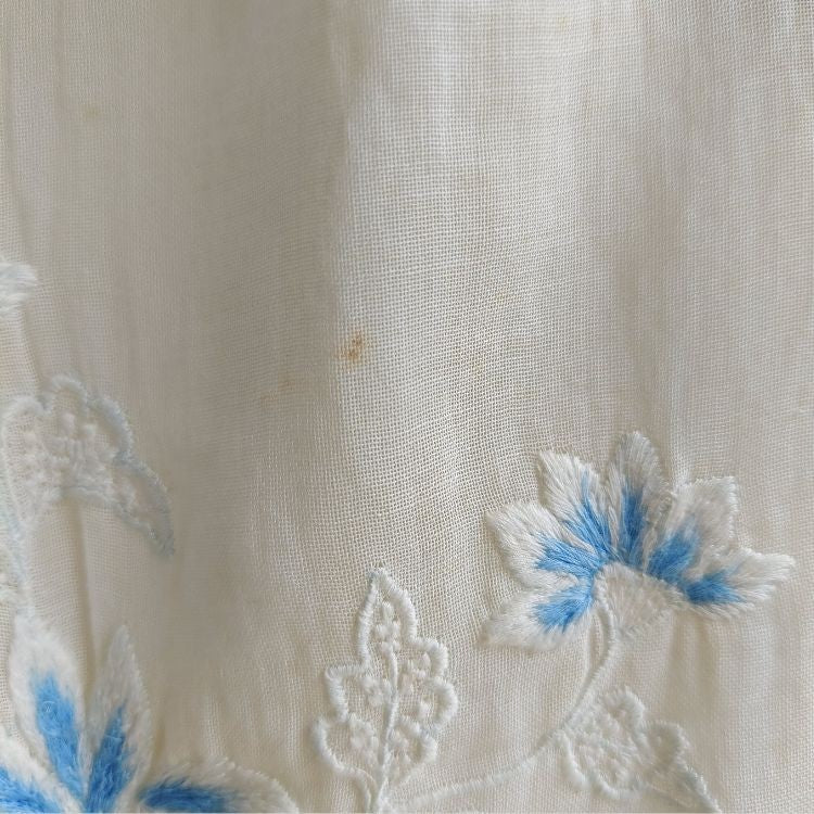 (L) Vintage White Blue Embroidery Encim Kebaya